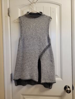 2/$25 Zara Gray Sleeveless Asymmetrical Knit Top